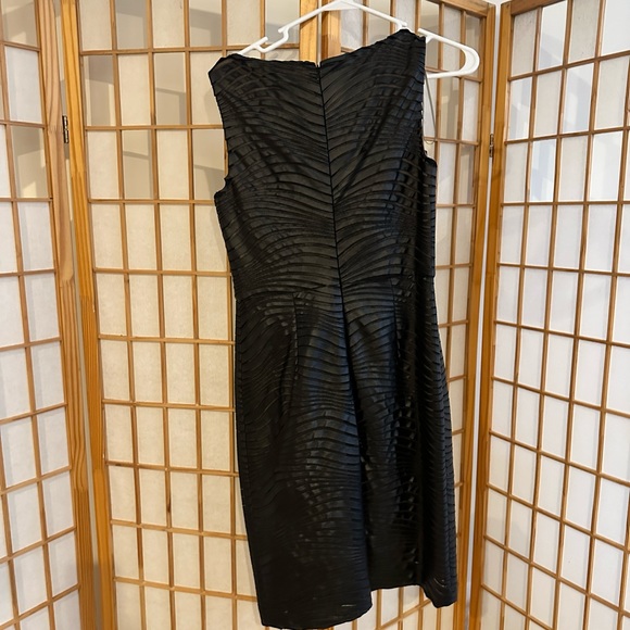 Muse dress size 4. Simply gorgeous! - Picture 5 of 10